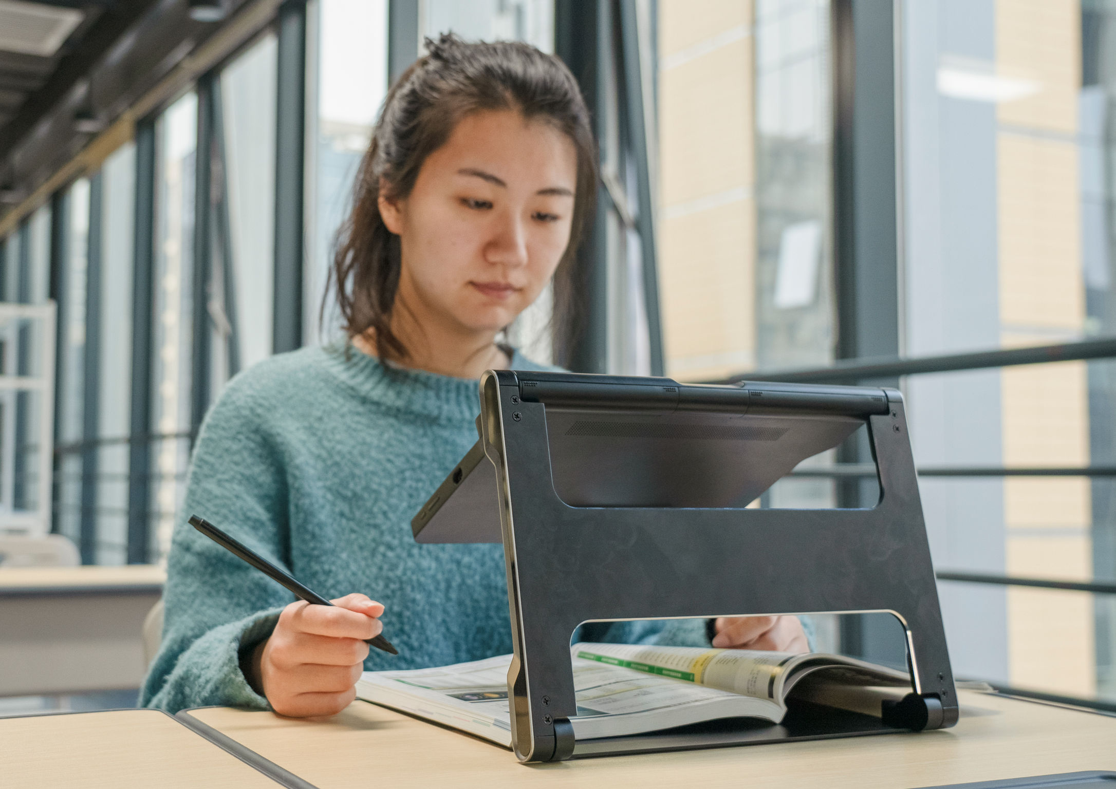 Visual aids，visually impaired ，touch screen，camera，2021 red dot product design award，