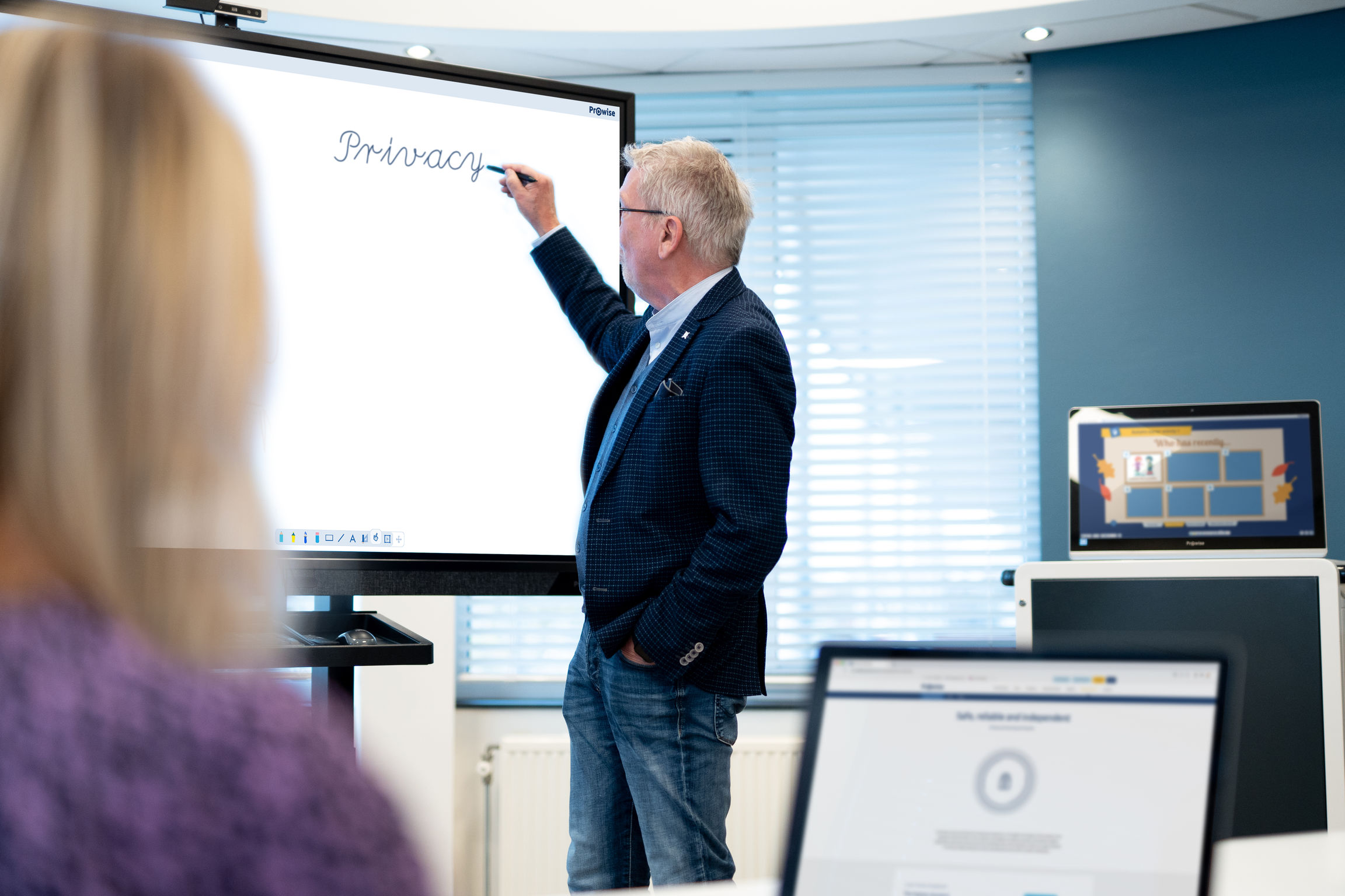 2021 red dot product design award，touch screen，Prowise，