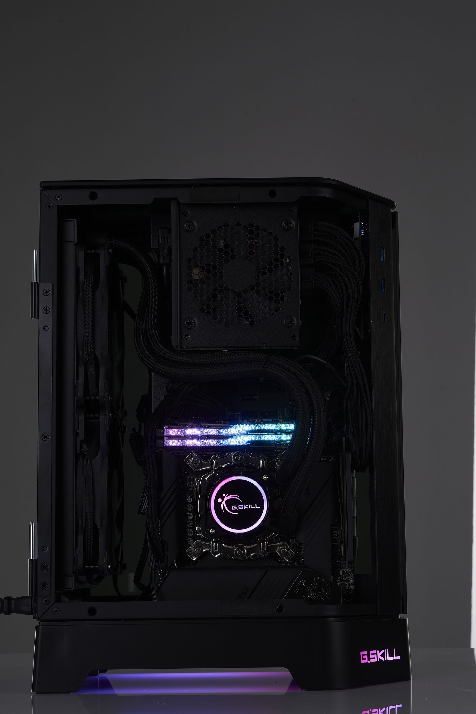 2021 red dot product design award，Computer machine box，Z5i Mini-ITX Chassis，