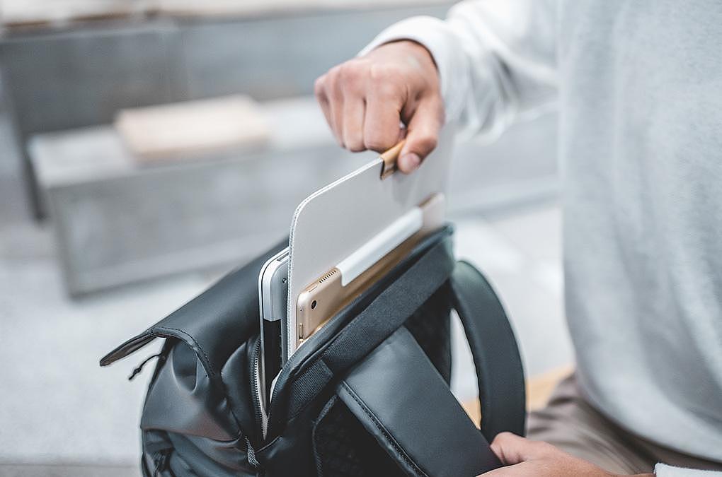 2021 red dot product design award，OneGo Backpack，knapsack，