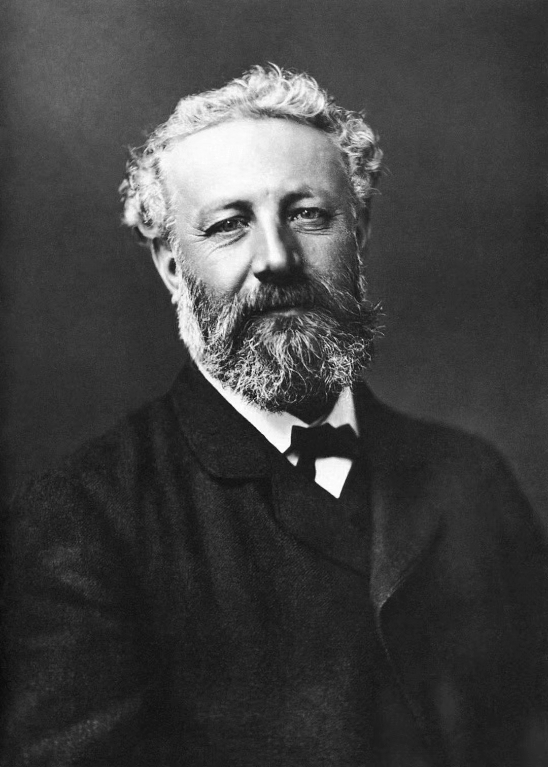 Worship the distorted image of wine Jules Verne，