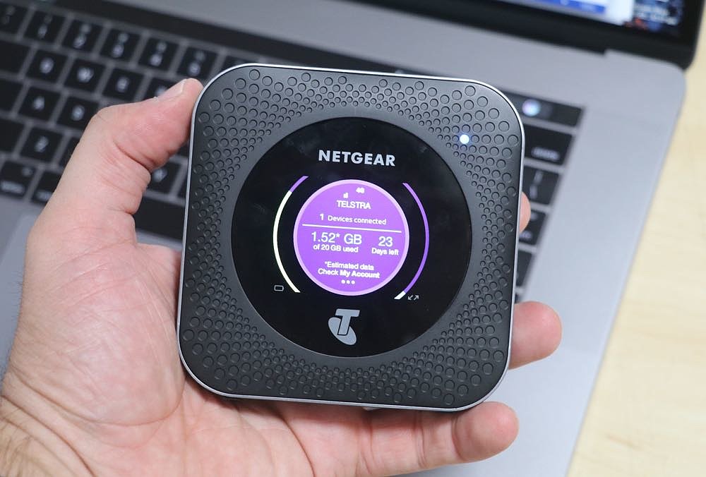 2017 red dot，Nighthawk M1，Portable router，