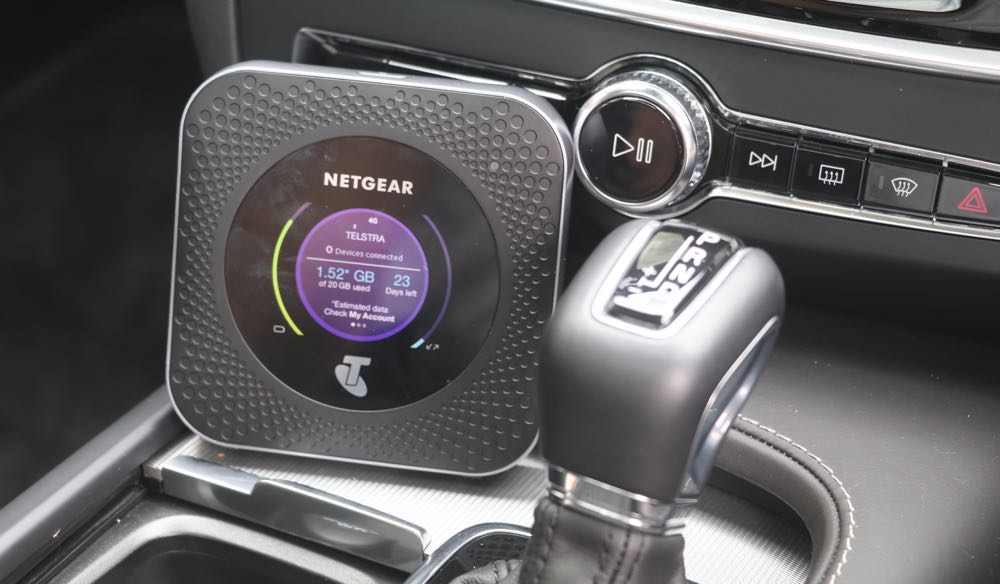 2017 red dot，Nighthawk M1，Portable router，