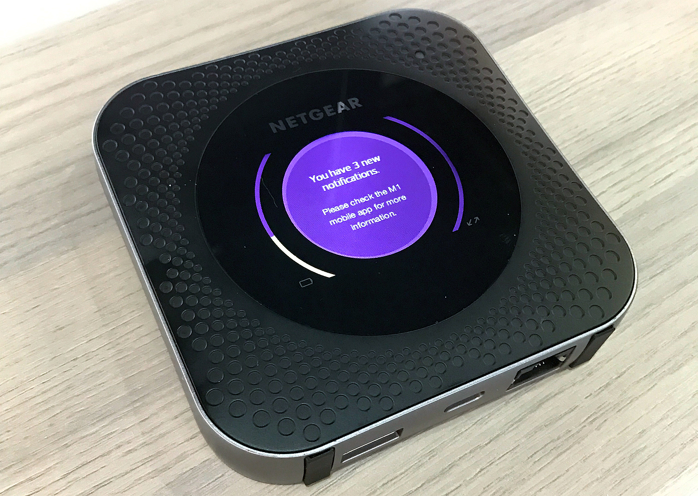 2017 red dot，Nighthawk M1，Portable router，