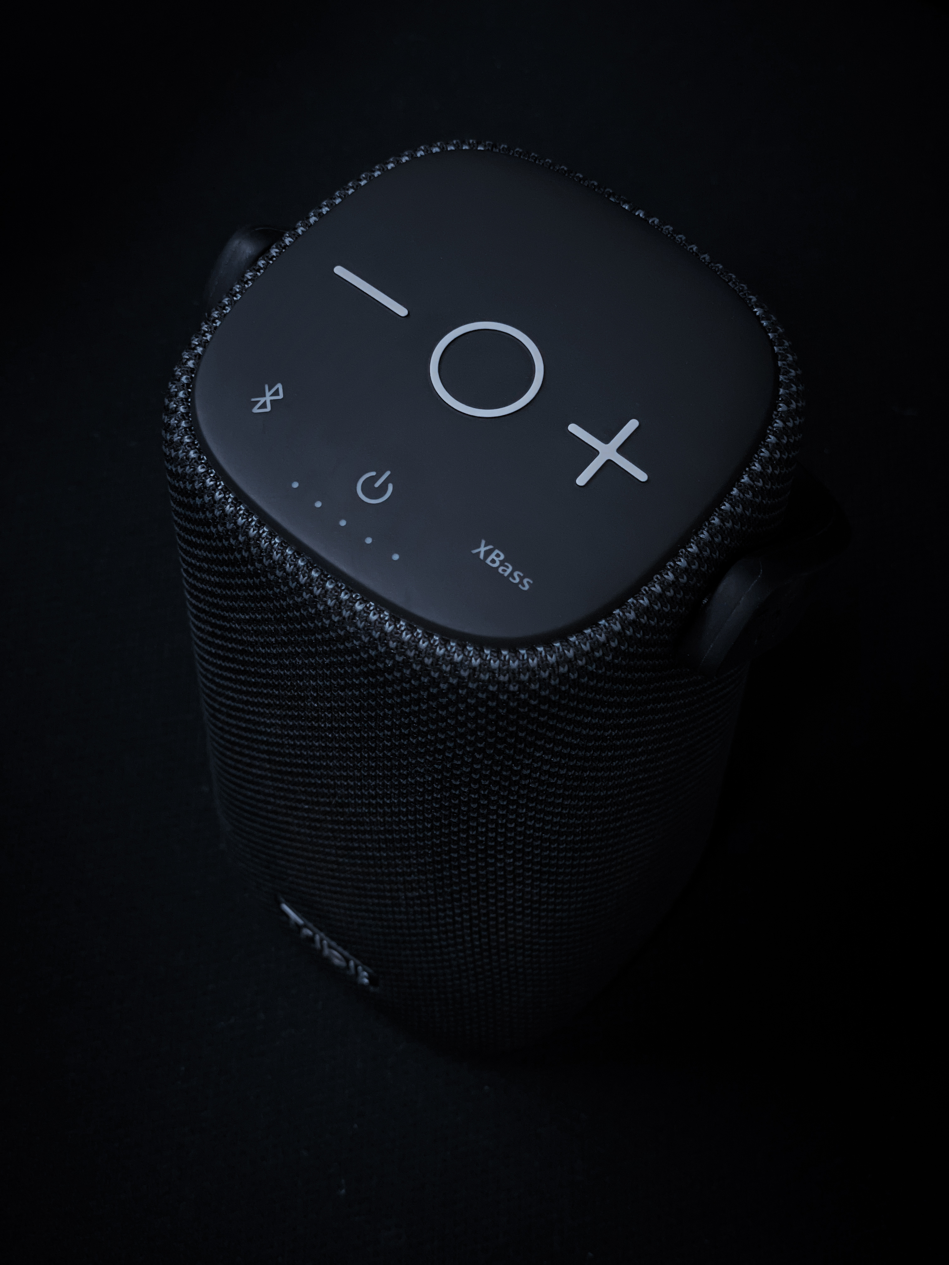 loudspeaker box，red dot，