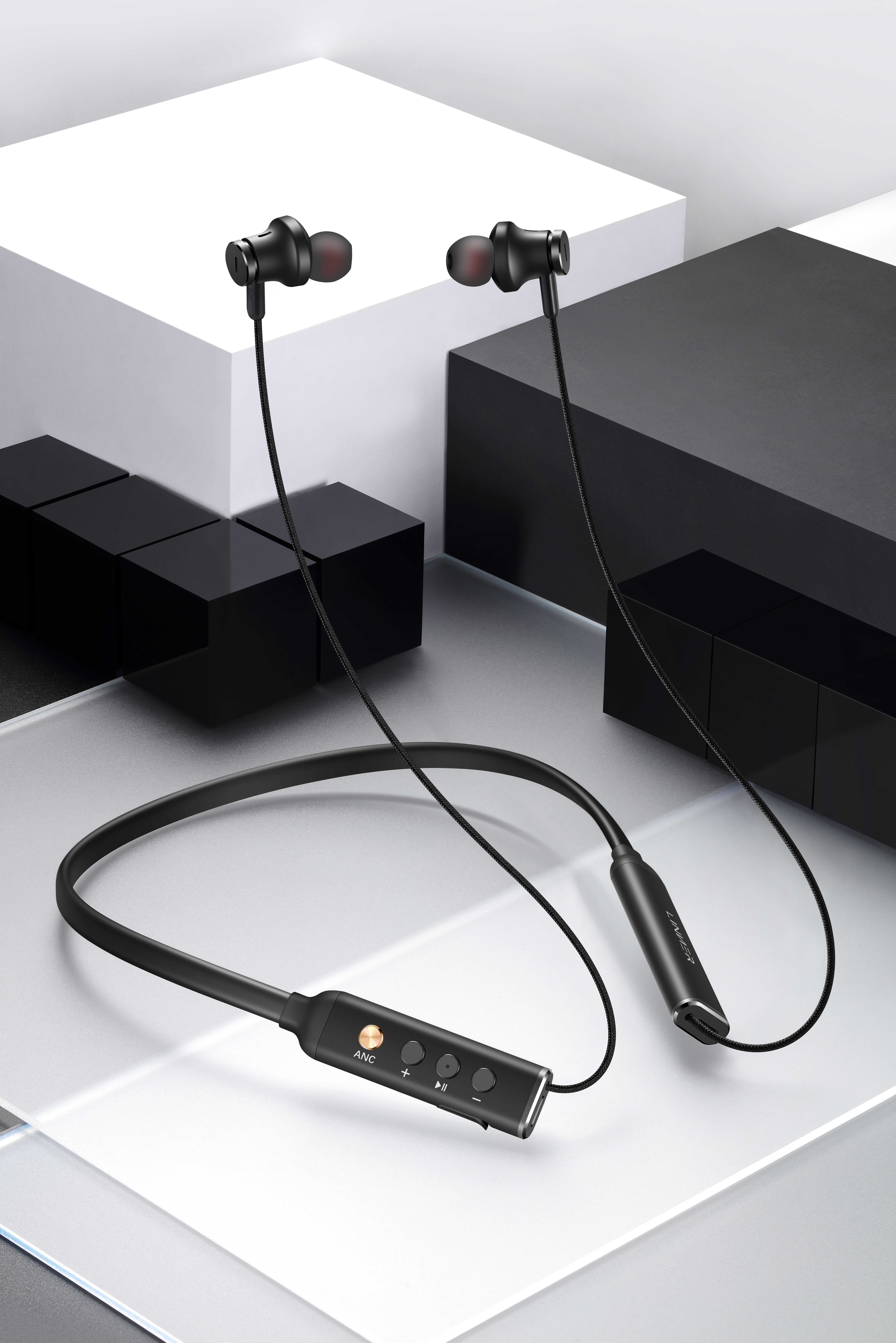 Noise reduction earphone，