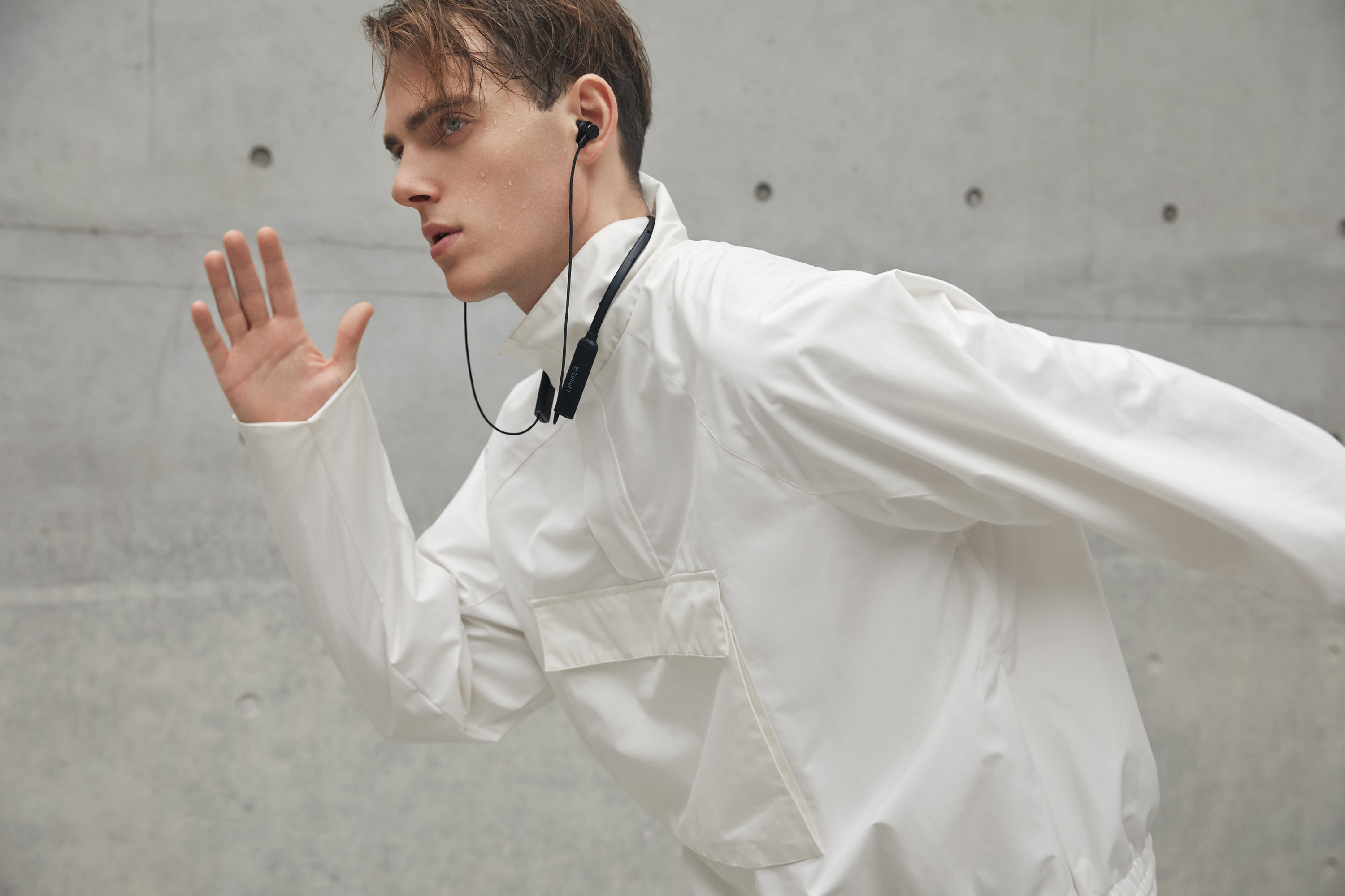 Noise reduction earphone，