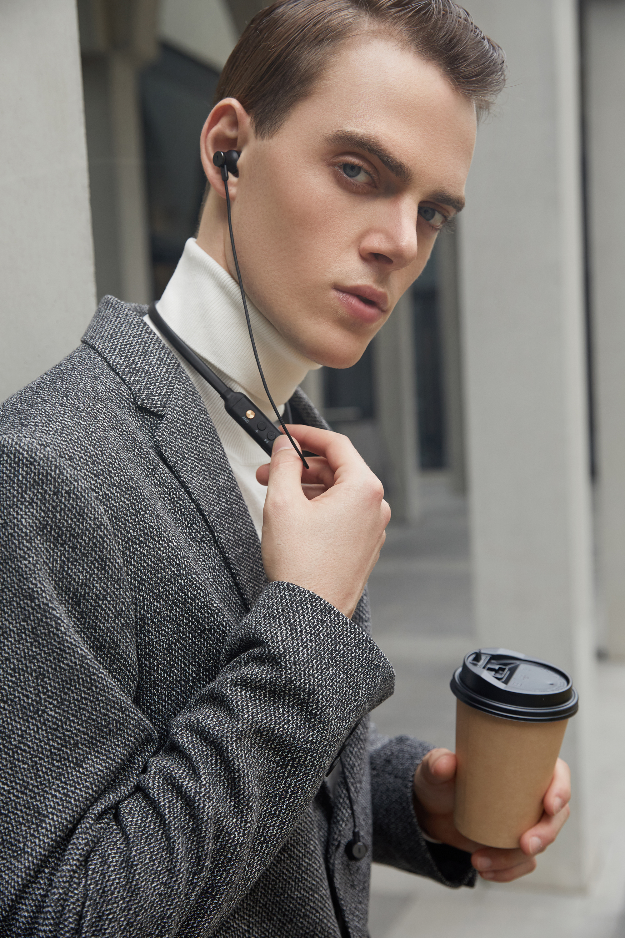 Noise reduction earphone，