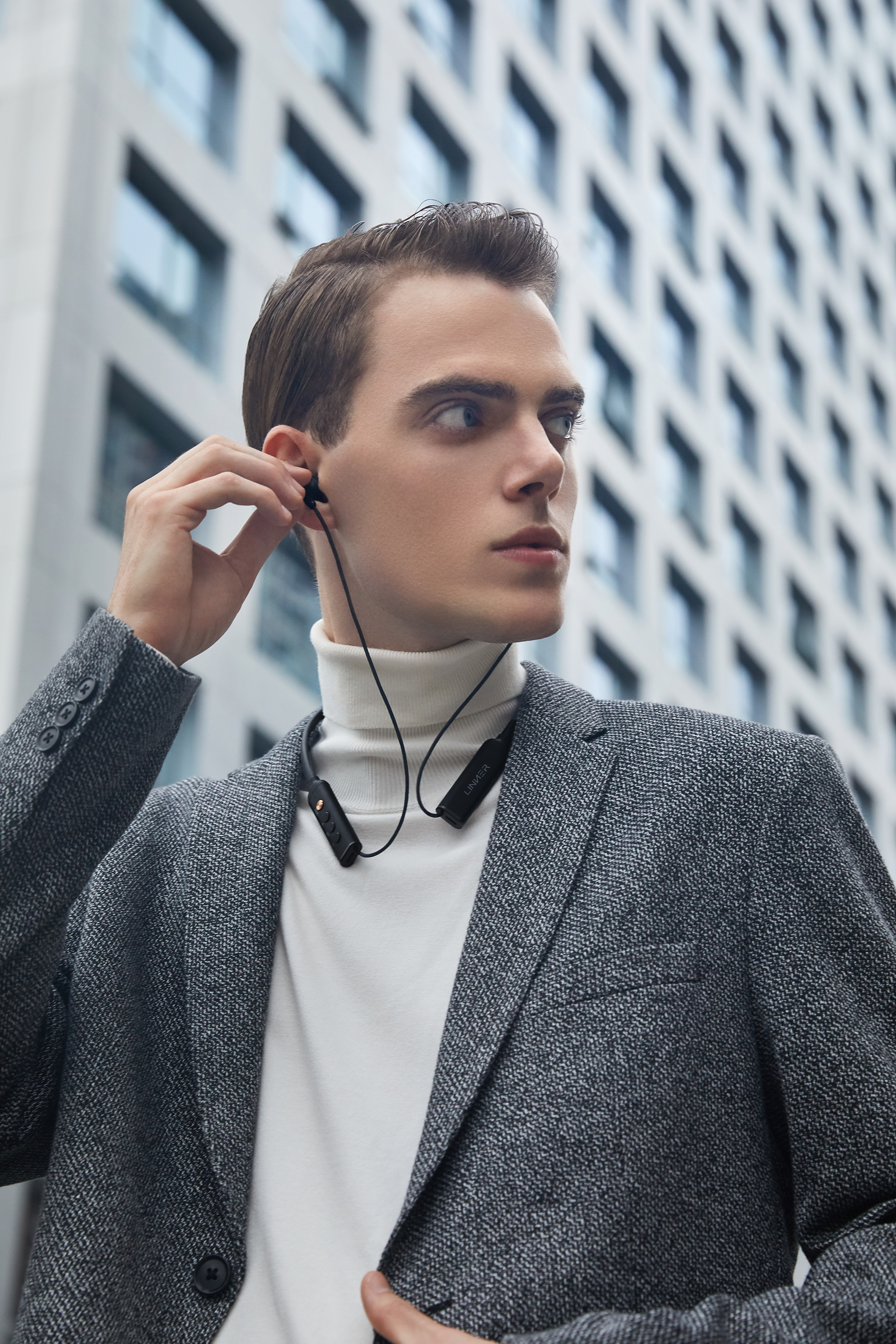 Noise reduction earphone，