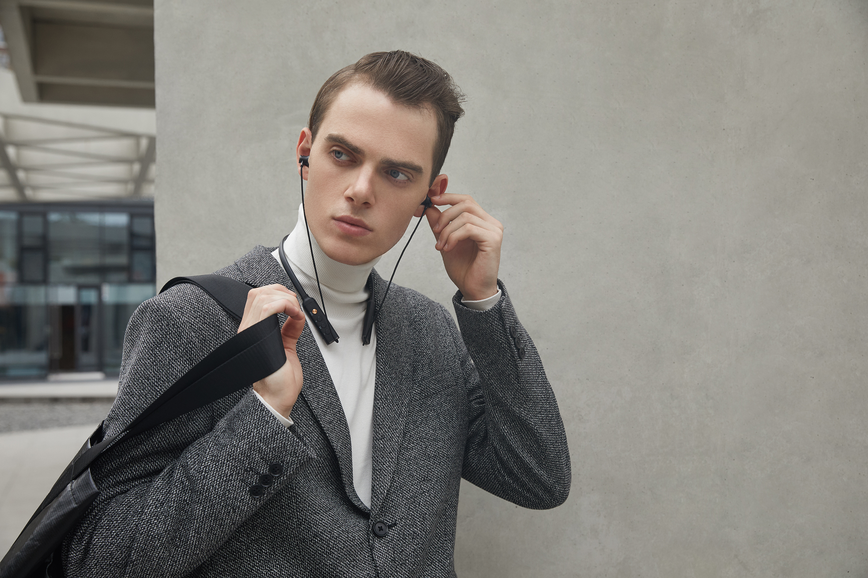 Noise reduction earphone，