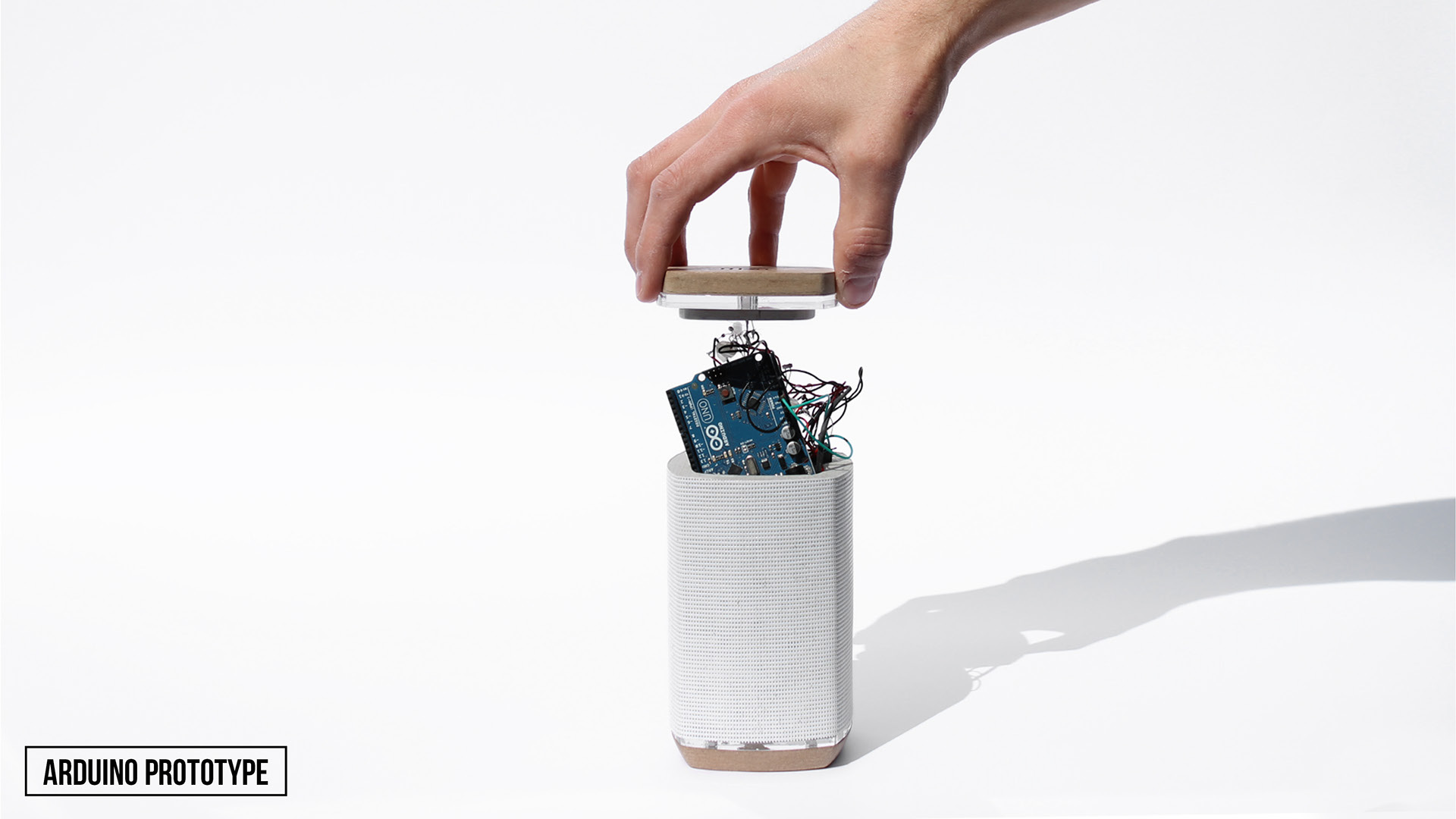 White noise speaker，loudspeaker box，white，concise，