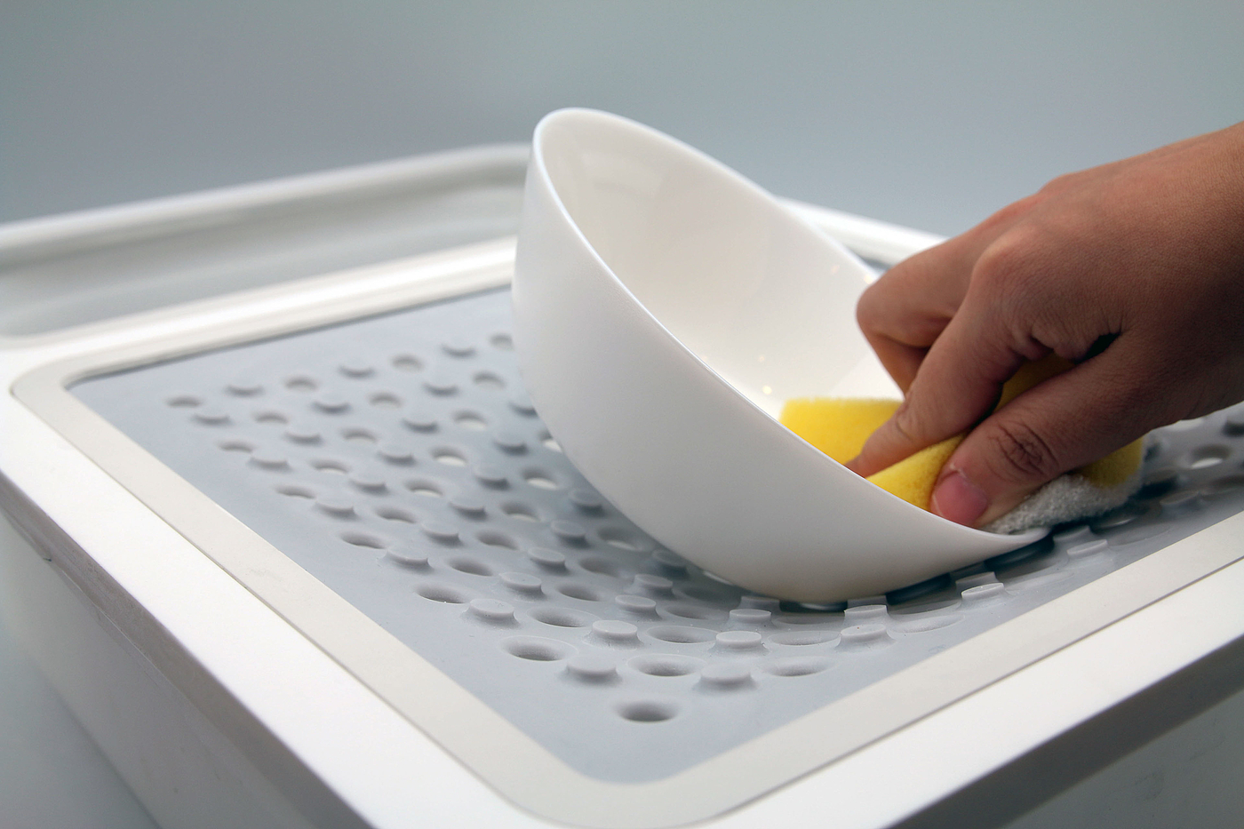 kitchenware，single-handedly，care for，Vulnerable groups，
