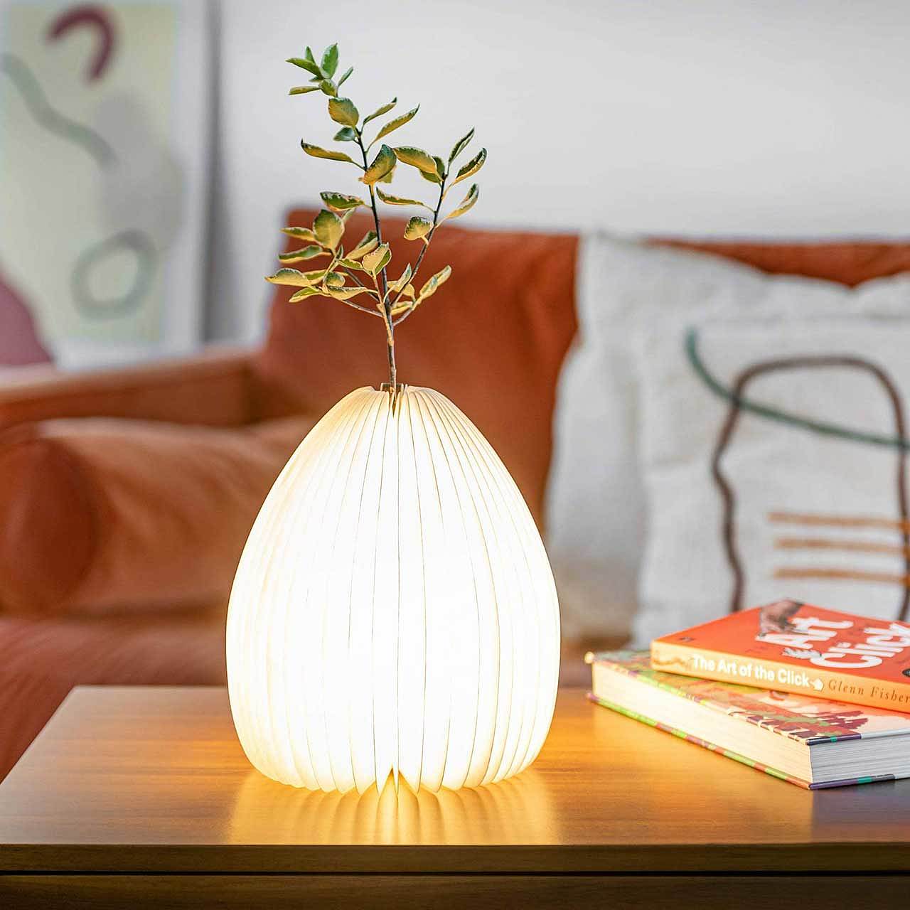 lamps and lanterns，vase，Aesthetic feeling，intelligence，