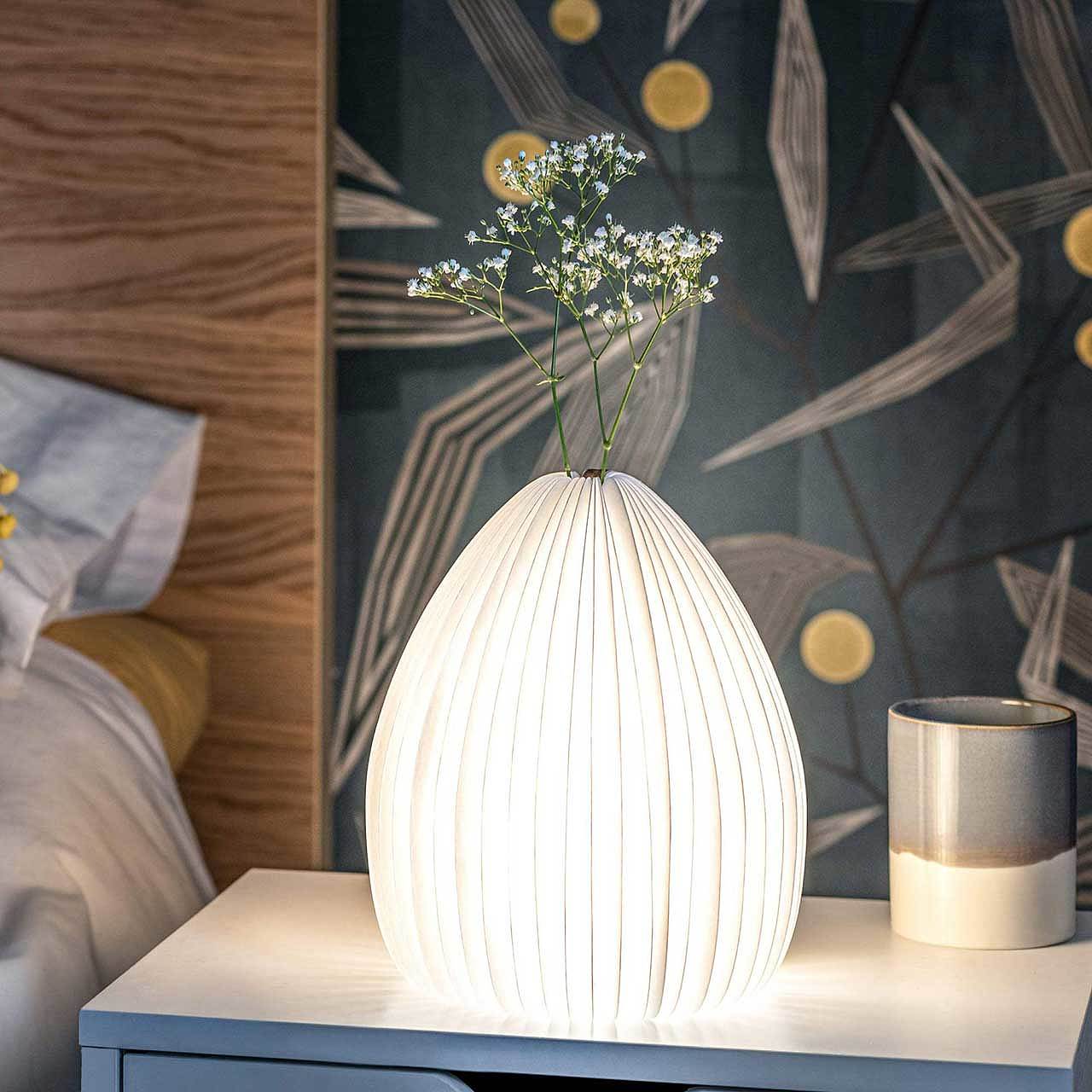 lamps and lanterns，vase，Aesthetic feeling，intelligence，