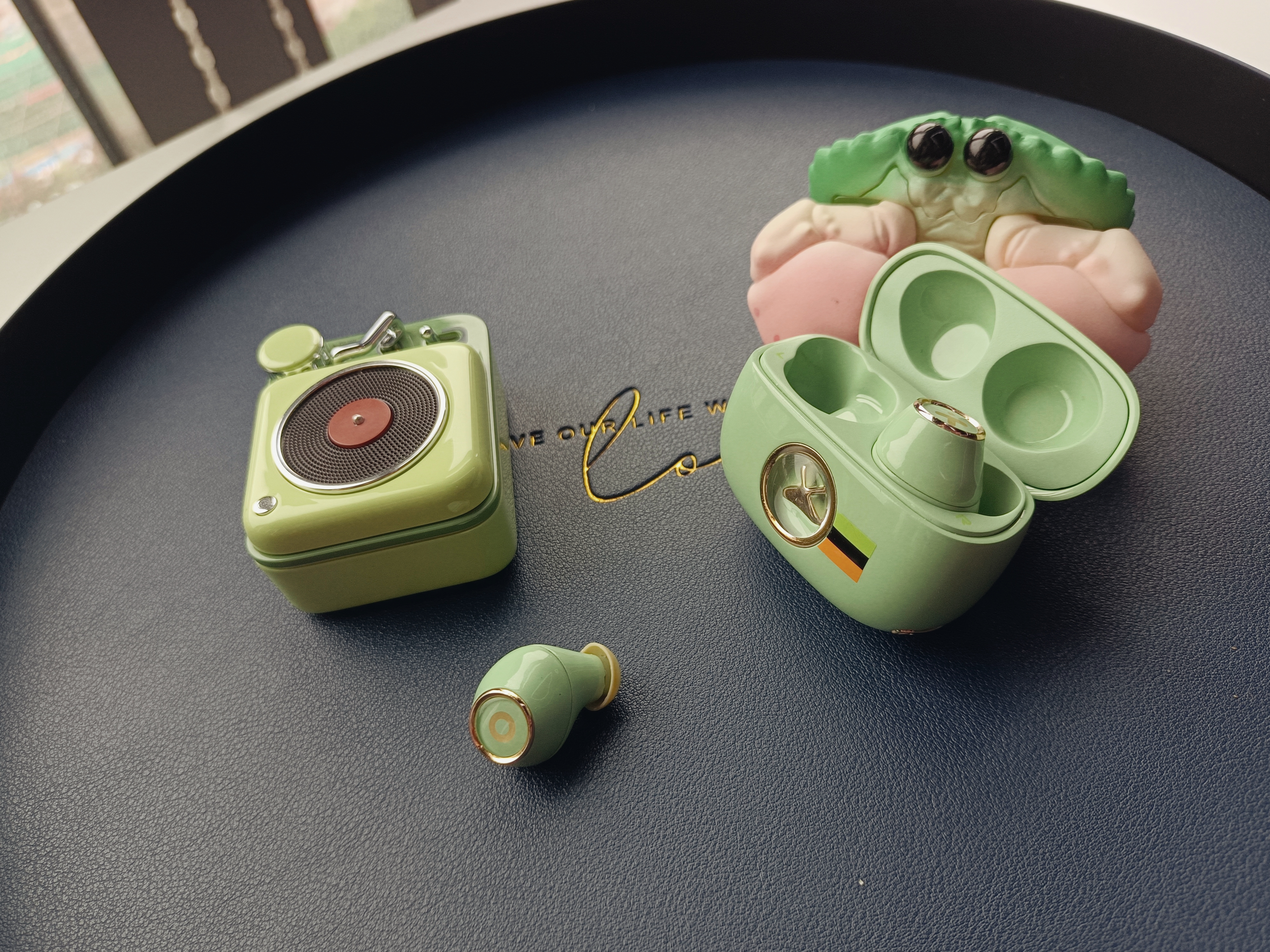 tws，id，Design，Bluetooth headset，headset，