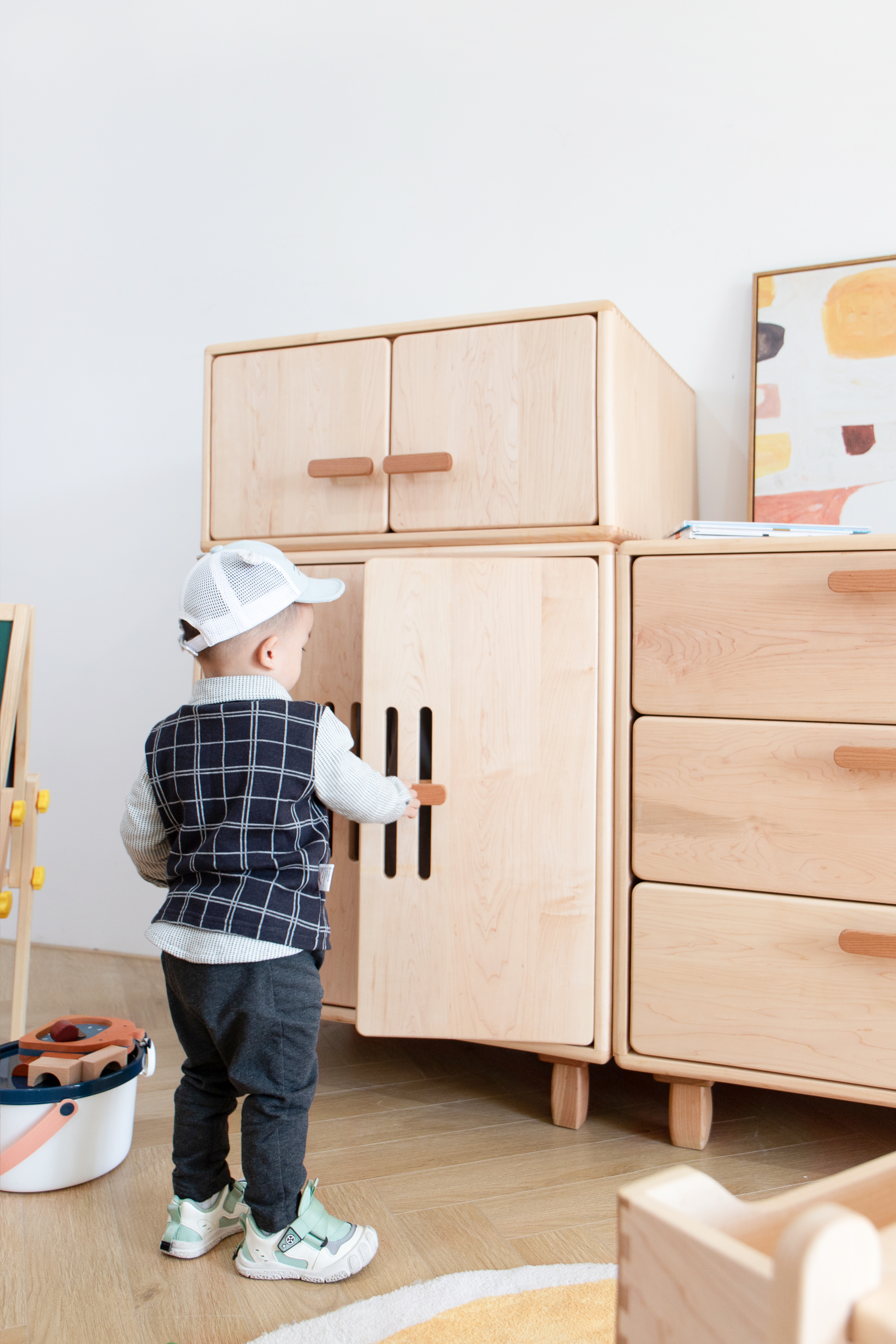 Solid wood children's combined wardrobe，