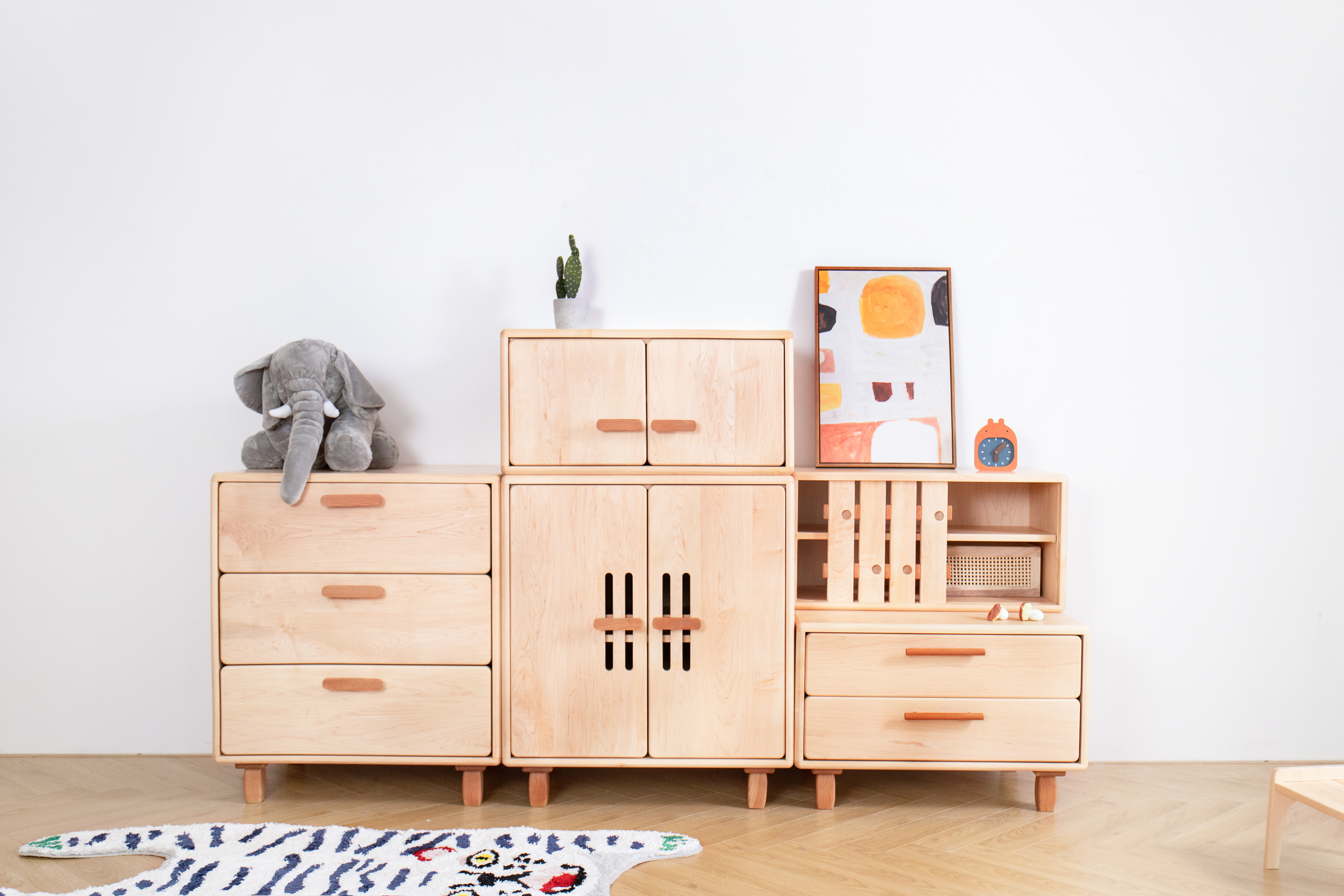 Solid wood children's combined wardrobe，