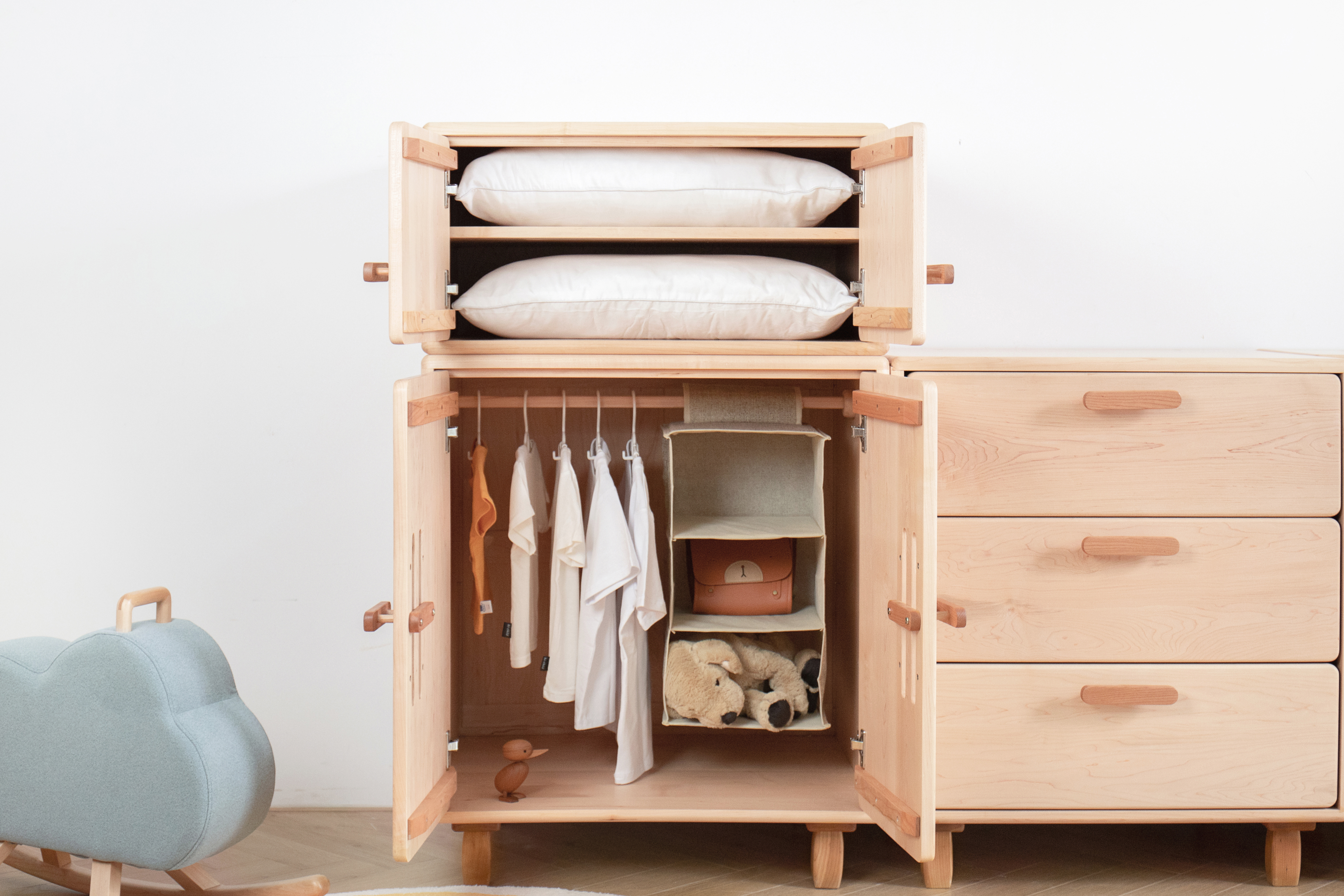 Solid wood children's combined wardrobe，