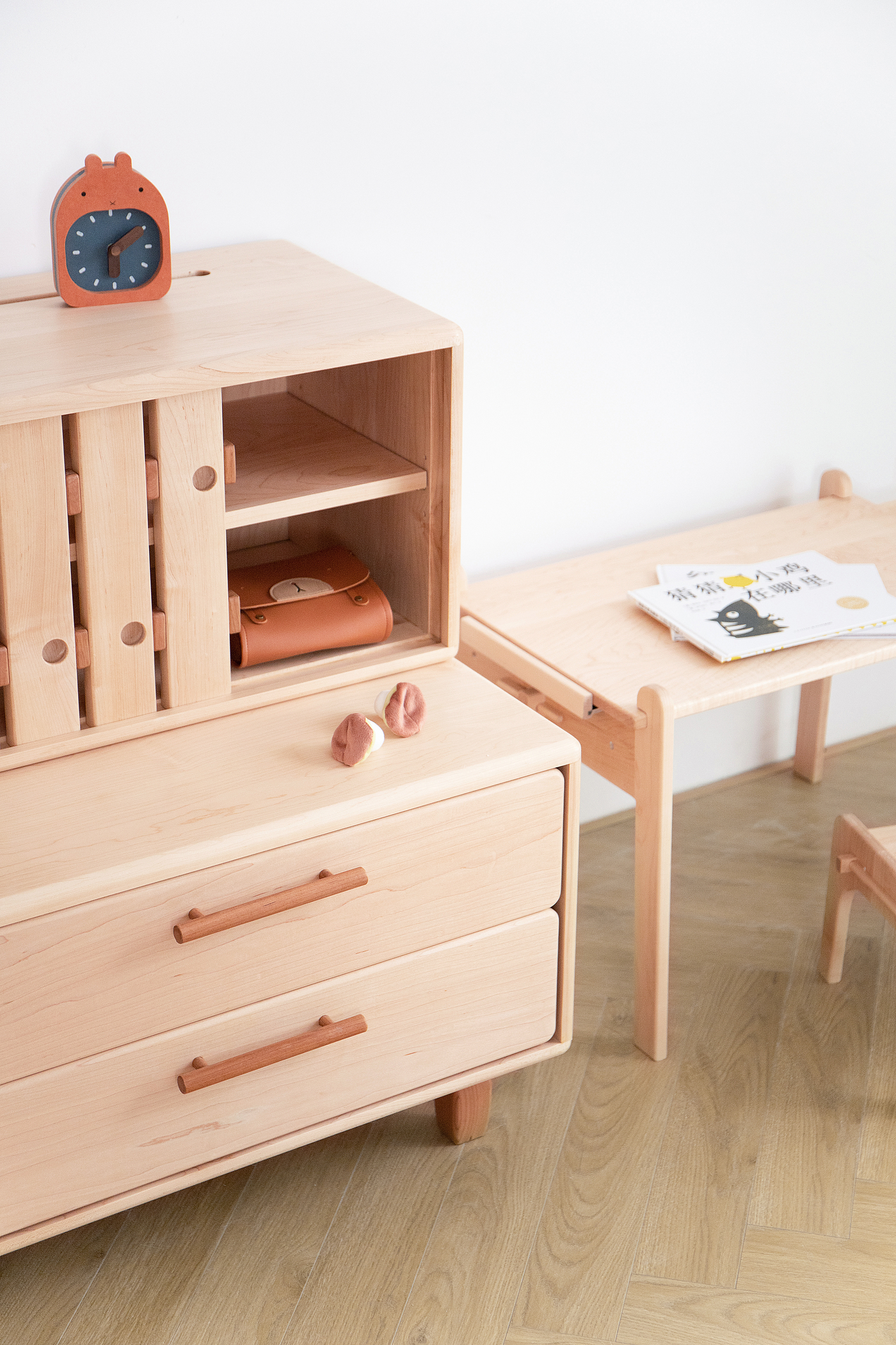 Solid wood children's combined wardrobe，