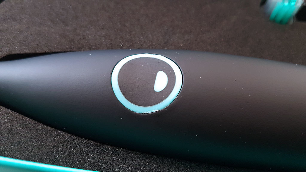 acoustic wave，toothbrush，2017 red dot，black and white，