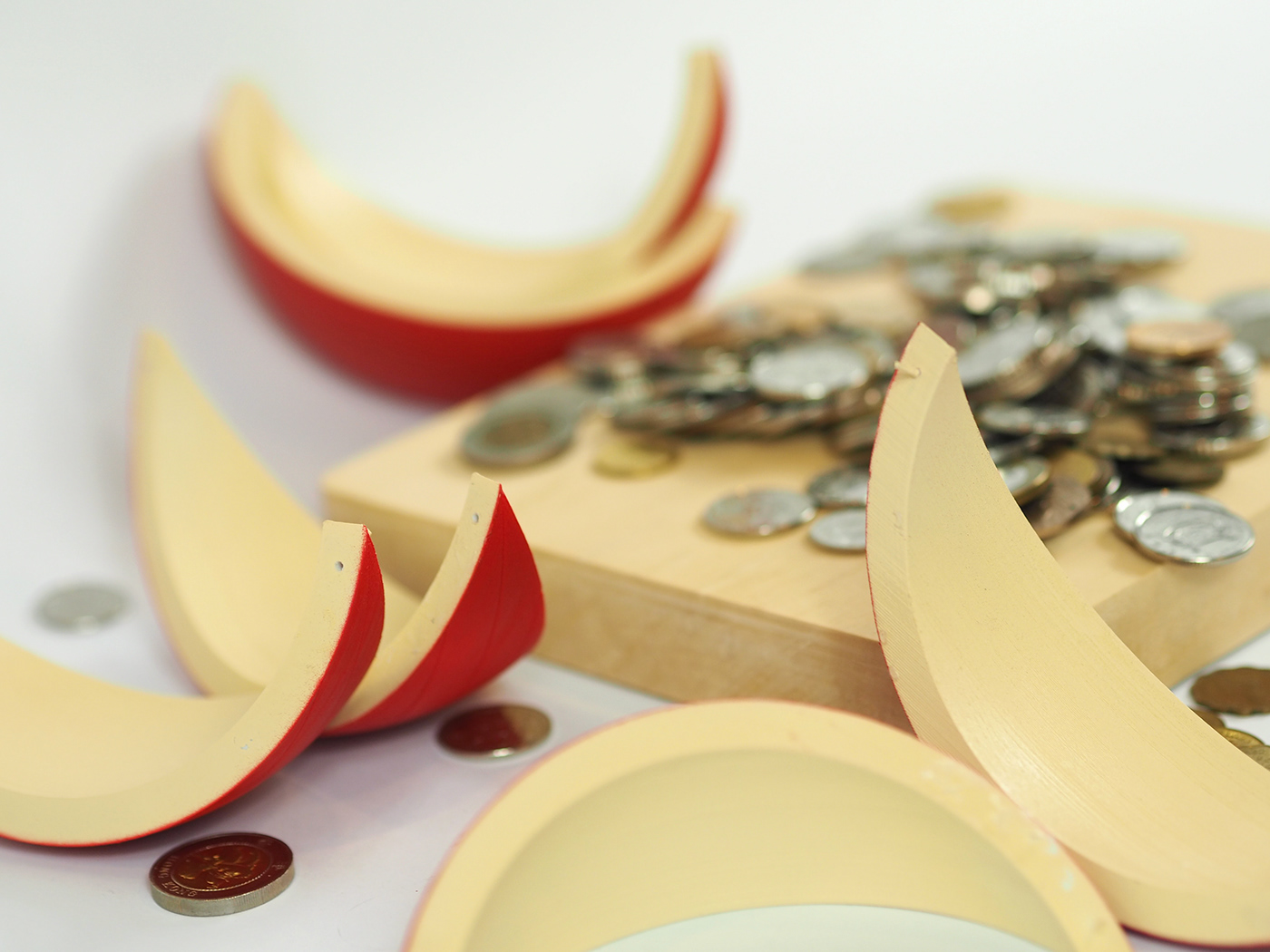 Vitamin B，Piggy bank，Bionics Design ，