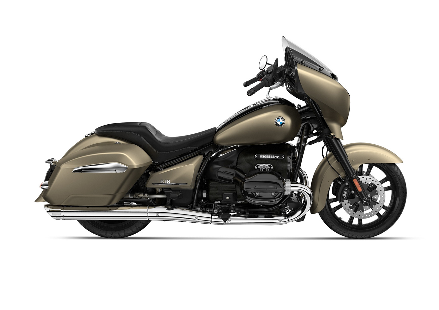 Extreme speed driving，BMW R18，motorcycle，