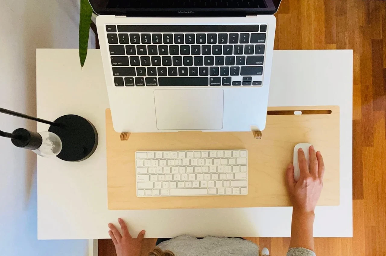 standing desk ，Laptop stand，Ergonomics，