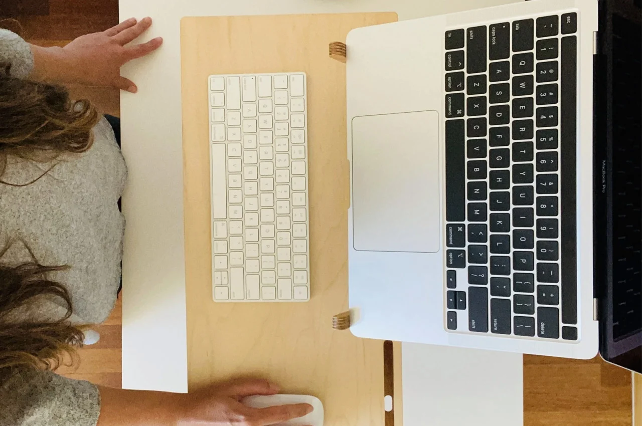 standing desk ，Laptop stand，Ergonomics，