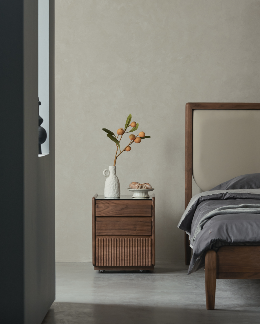 Furniture designer Ren Mengying，