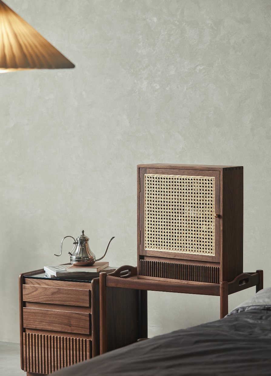 Furniture designer Ren Mengying，