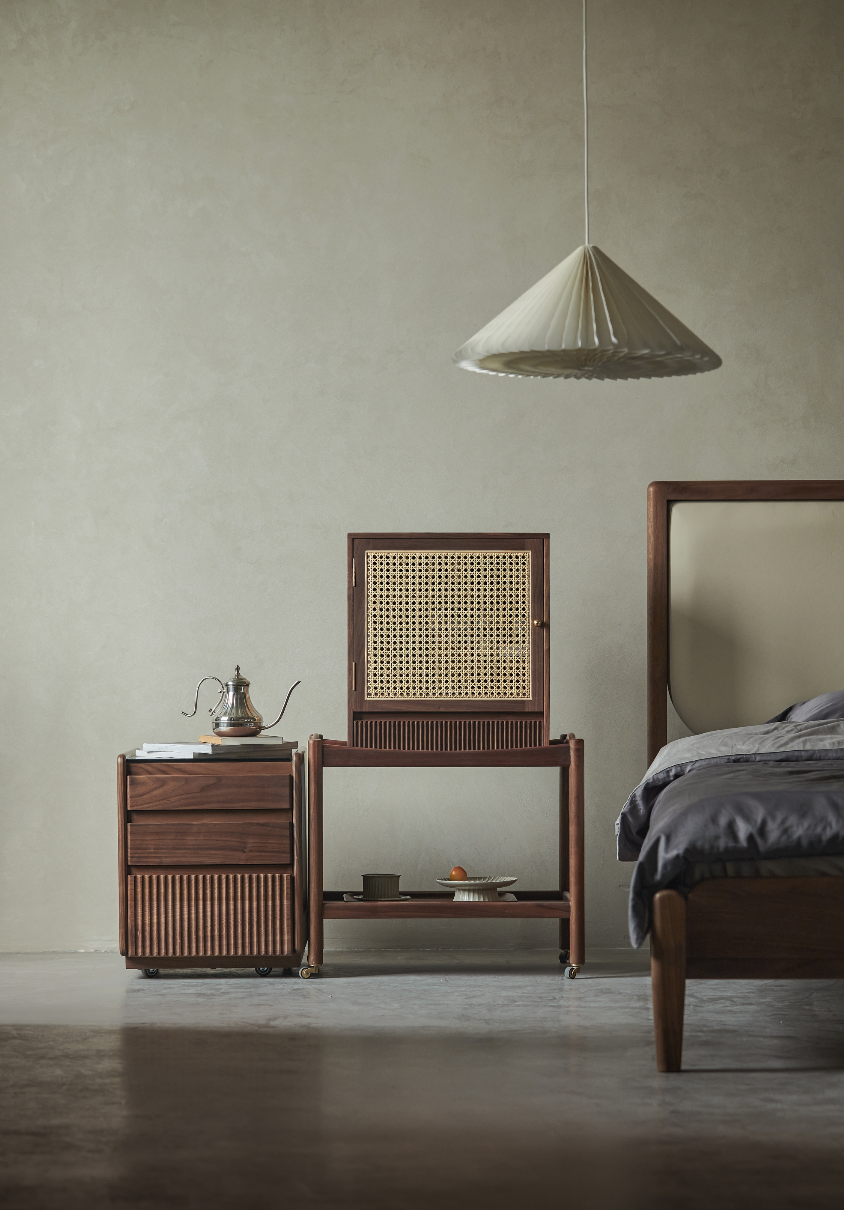 Furniture designer Ren Mengying，