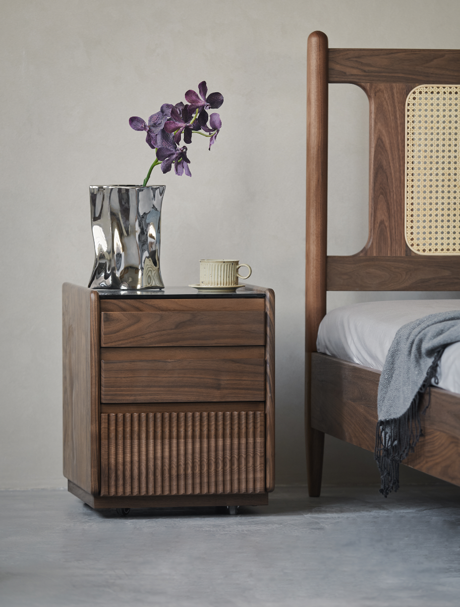 Furniture designer Ren Mengying，