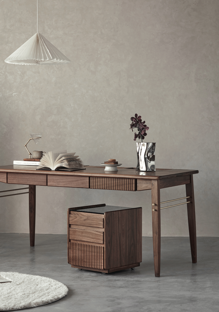 Furniture designer Ren Mengying，