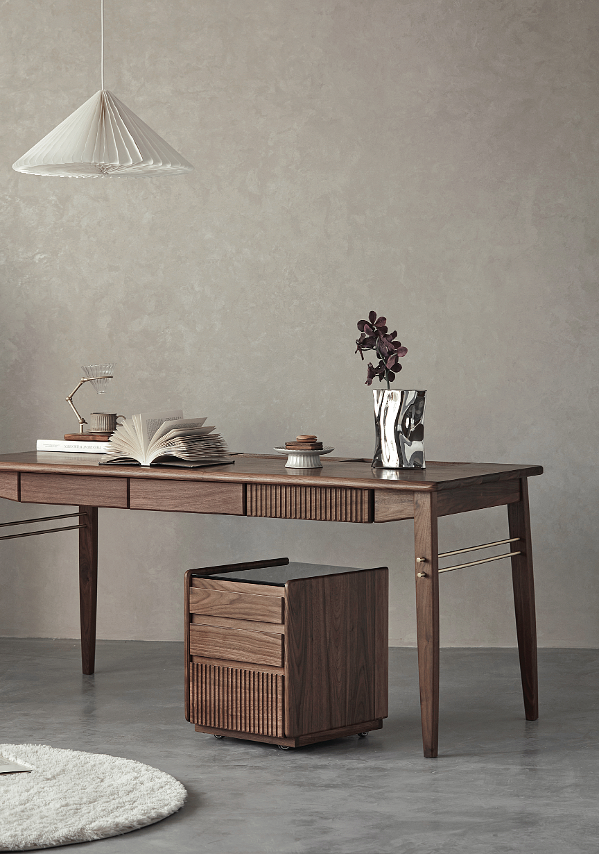 Furniture designer Ren Mengying，