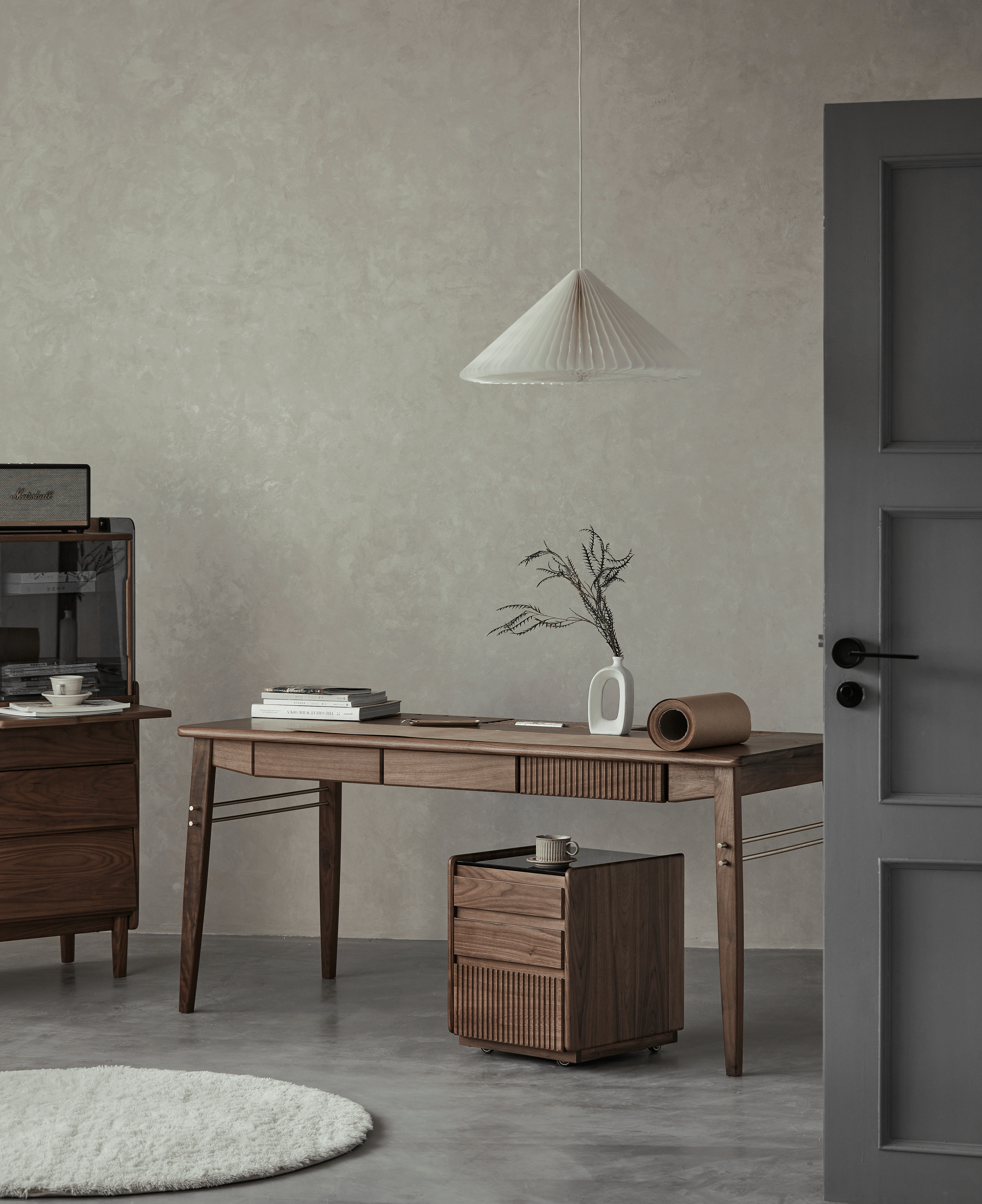 Furniture designer Ren Mengying，