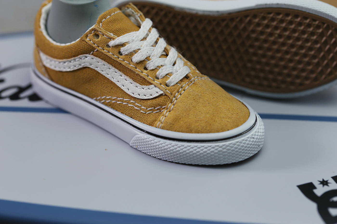 Riders and surfers，Miss Chic ，knight，