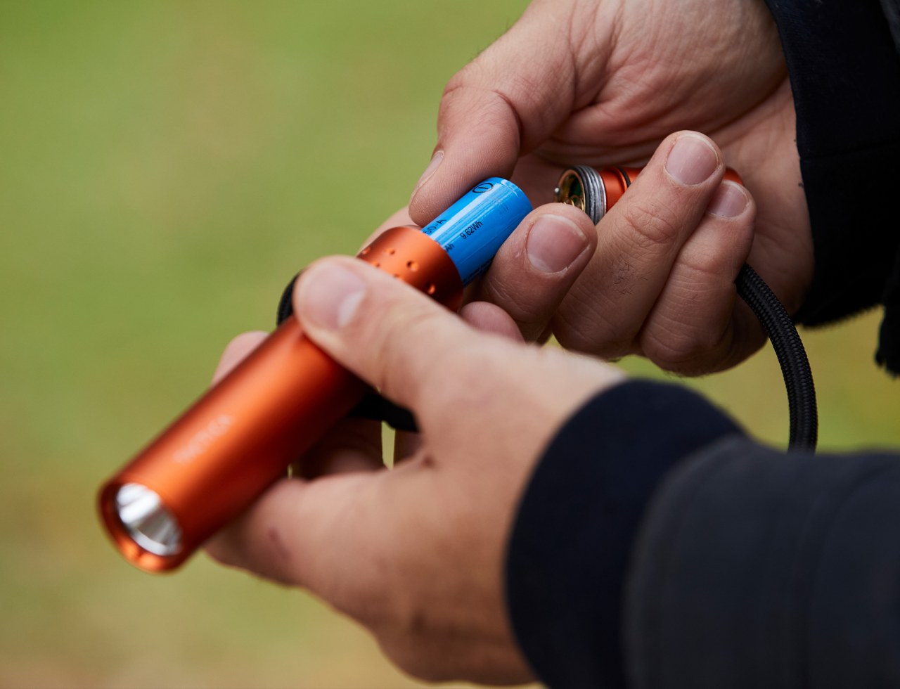 Flashlight，magnetic，Internal mobile power supply，