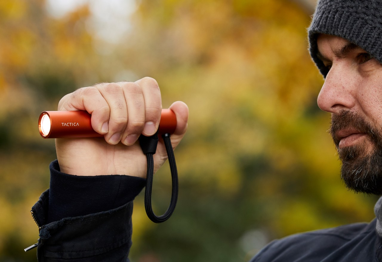 Flashlight，magnetic，Internal mobile power supply，