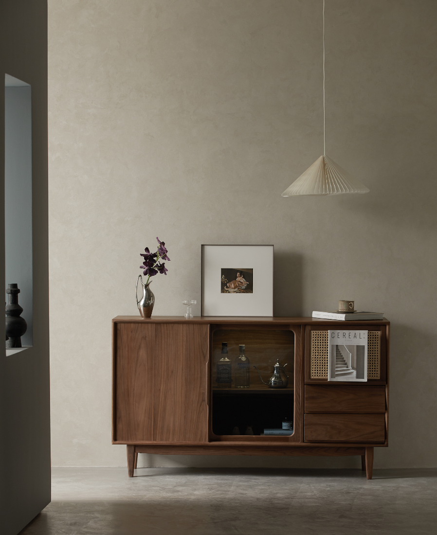 Furniture designer Ren Mengying，