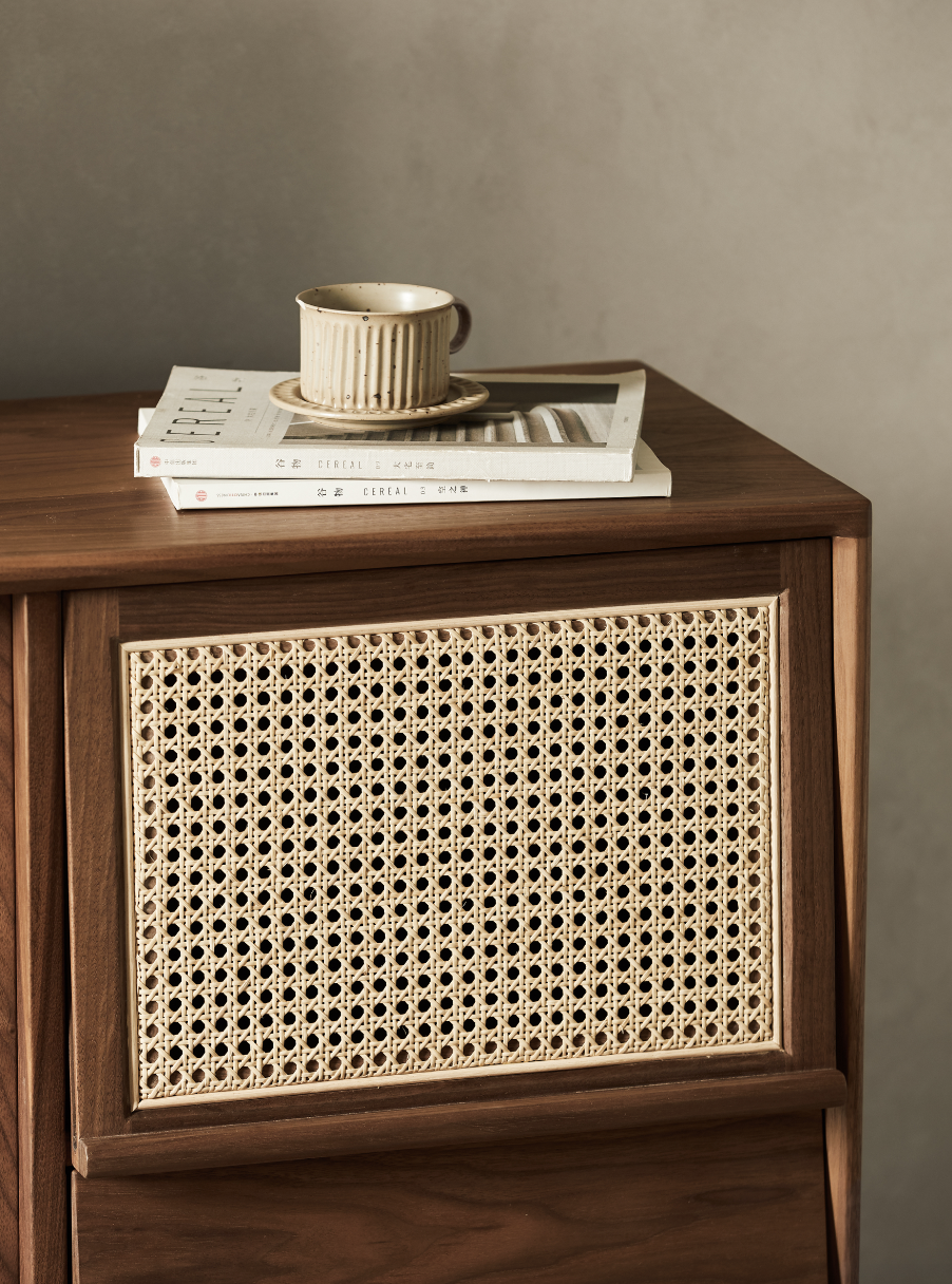 Furniture designer Ren Mengying，