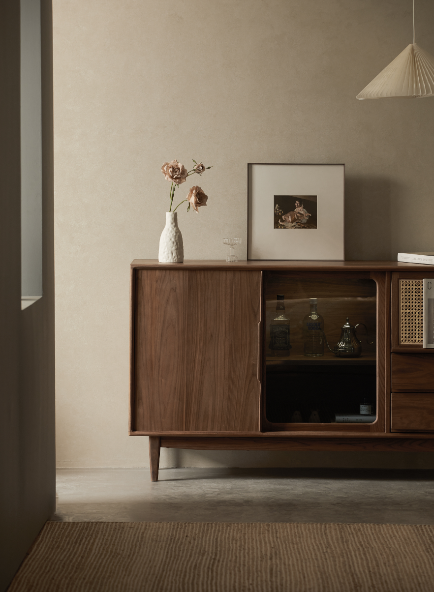 Furniture designer Ren Mengying，