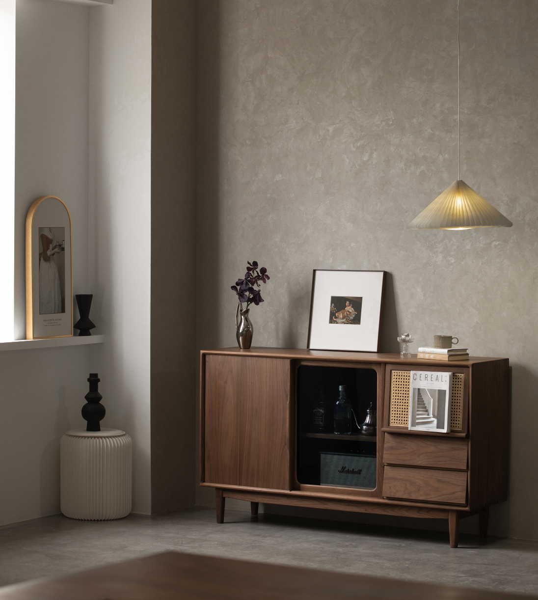 Furniture designer Ren Mengying，