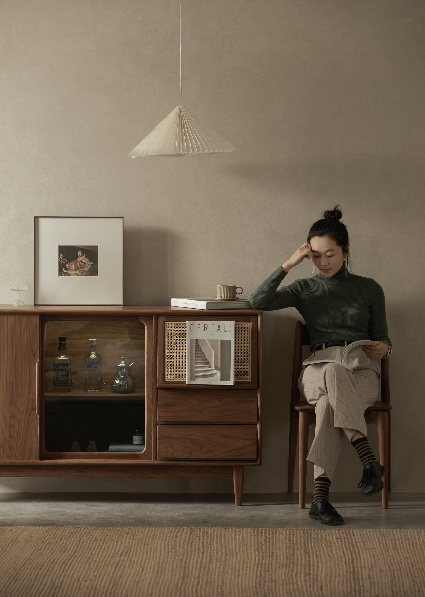 Furniture designer Ren Mengying，