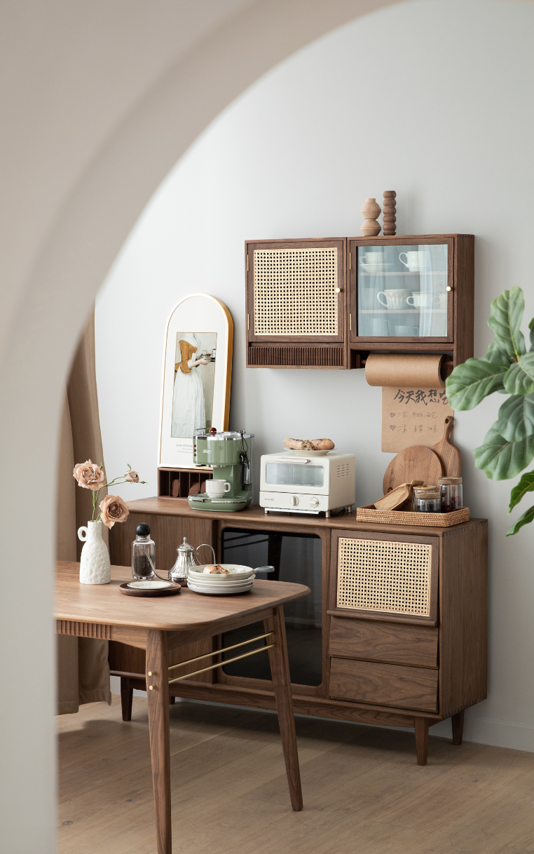 Furniture designer Ren Mengying，