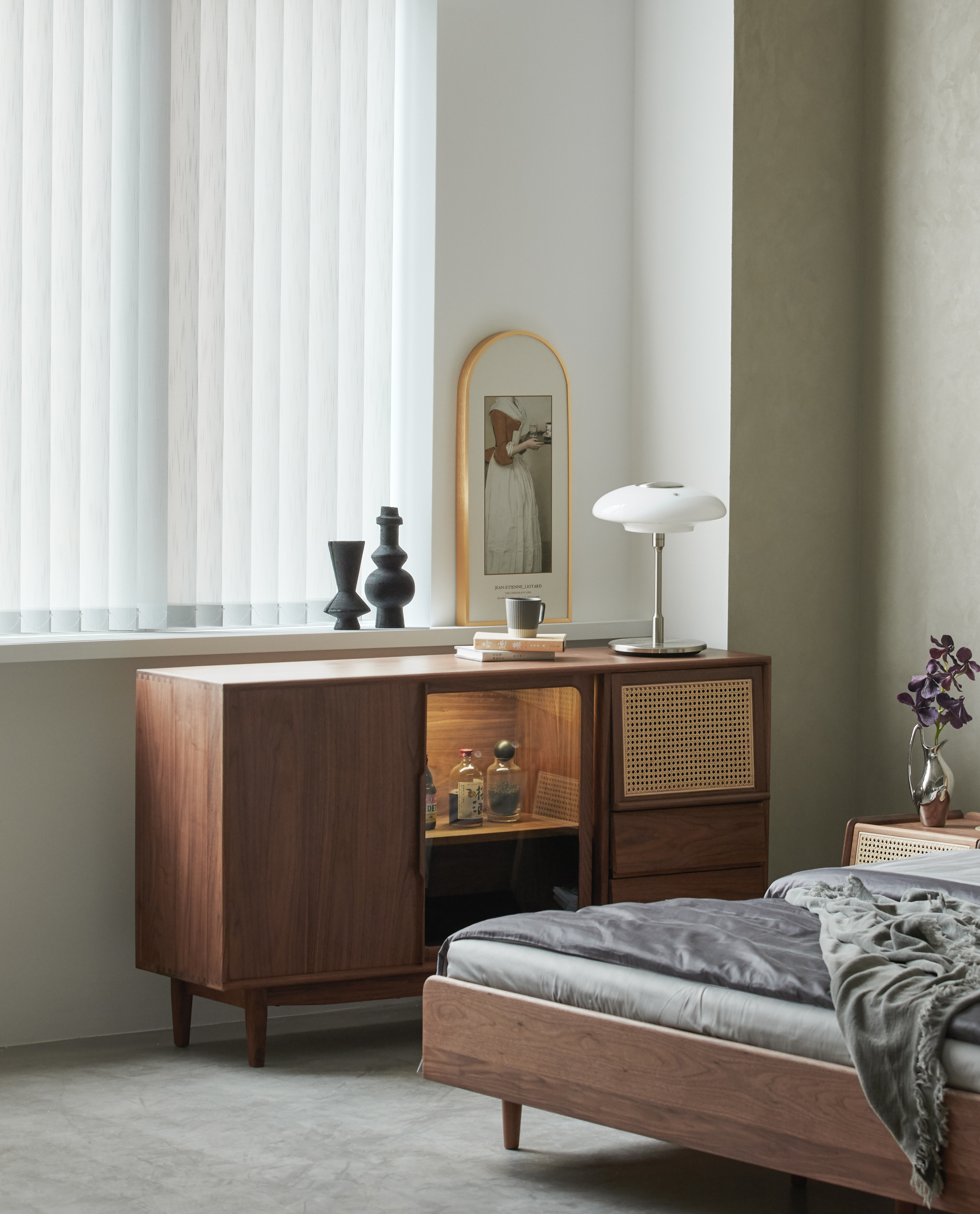 Furniture designer Ren Mengying，