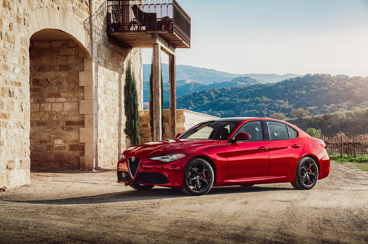 不要看我美丽又帅气,我还有一颗澎湃的心~阿尔法罗密欧豪华运动轿车