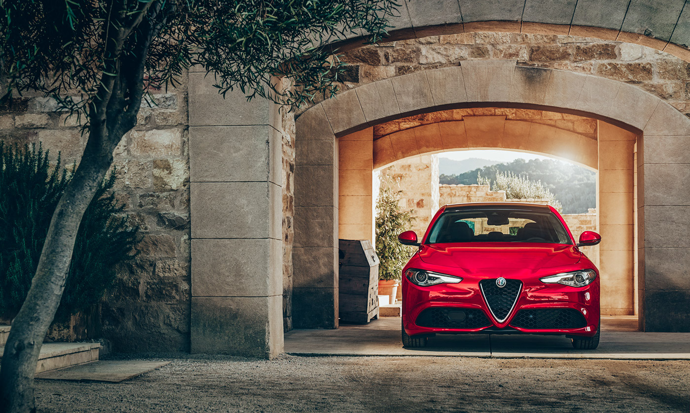 不要看我美丽又帅气,我还有一颗澎湃的心~阿尔法罗密欧豪华运动轿车