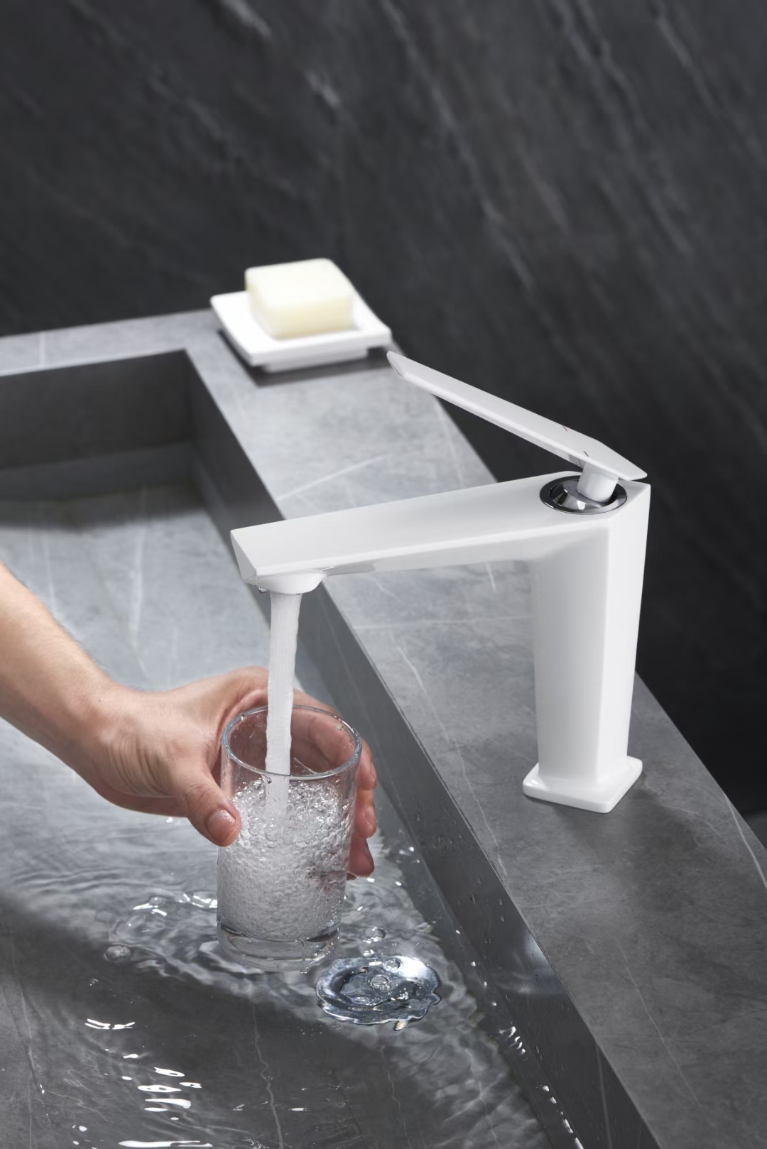 water tap，Basin mixer ，Kitchen and bathroom products，bathroom hardware ，Boundless design，
