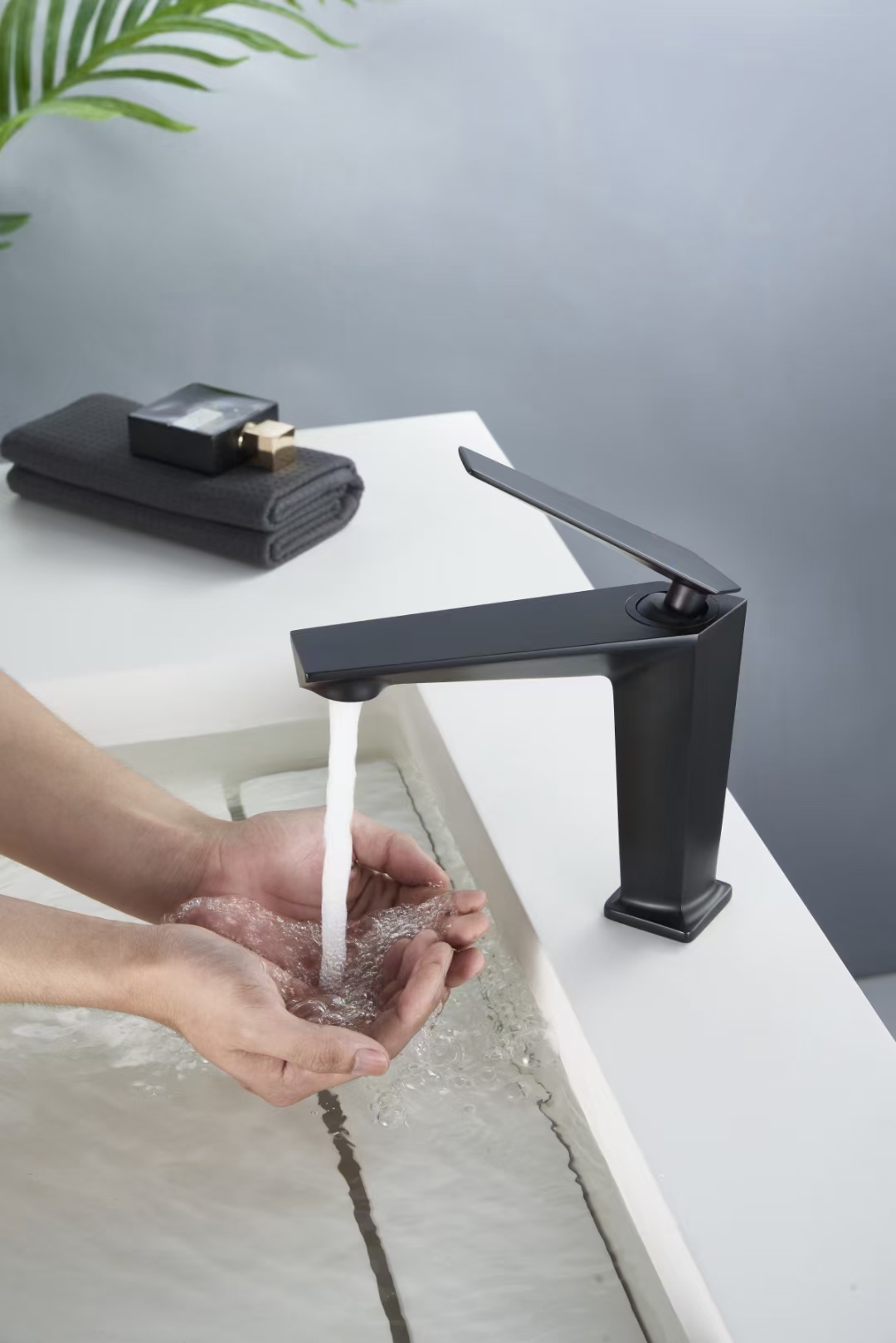 water tap，Basin mixer ，Kitchen and bathroom products，bathroom hardware ，Boundless design，