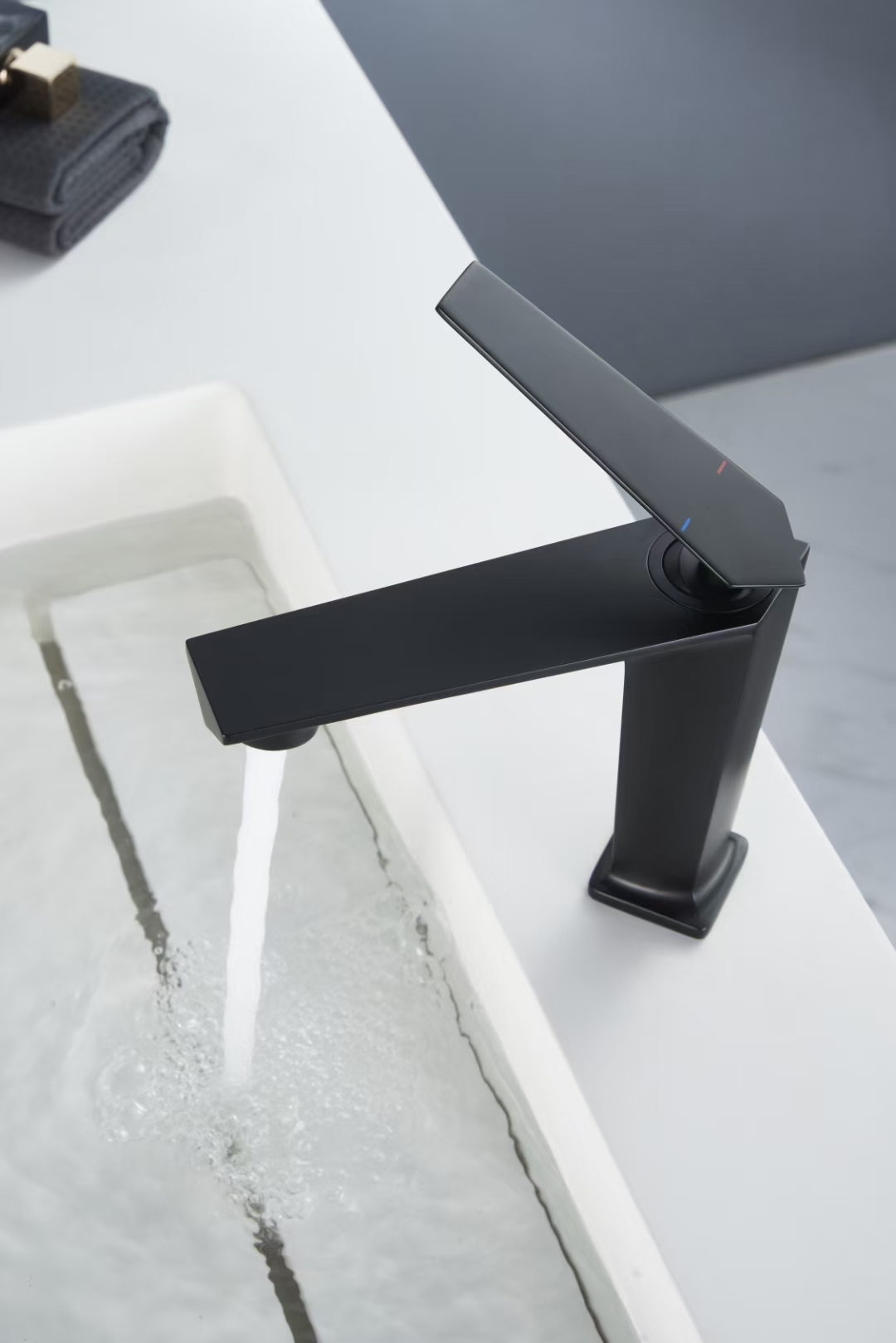 water tap，Basin mixer ，Kitchen and bathroom products，bathroom hardware ，Boundless design，